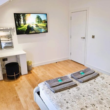 Lmk, 2 Bedroom Apartment, With Roof Terrace, Free Parking, Ev Charger, Great Location. Belfast Exterior foto