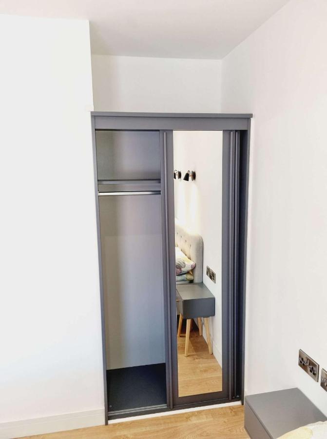 Lmk, 2 Bedroom Apartment, With Roof Terrace, Free Parking, Ev Charger, Great Location. Belfast Exterior foto