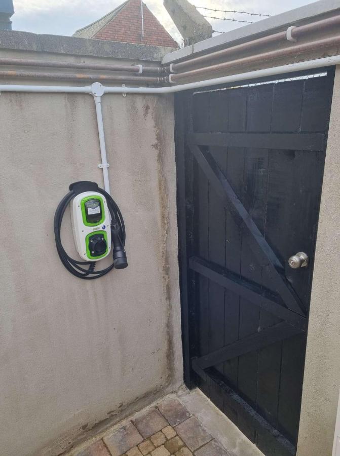Lmk, 2 Bedroom Apartment, With Roof Terrace, Free Parking, Ev Charger, Great Location. Belfast Exterior foto